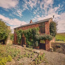 Host & Stay - The Red Brick Barn