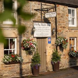 Hollybush Inn, hotel a Greenhaugh