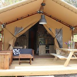 Glamping Lac du Causse, hotel v destinaci Lissac-sur-Couze