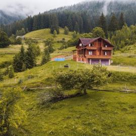 Вище за хмари, hotel in Verkhovyna