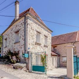 Gîte Leomie - Maison en pierre au pied des vignes - Monthurel, hotel v destinácii Monthurel