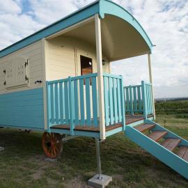 Zauberwagen Zirkuswagen Naturwagen, hotel in Kröpelin