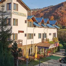 HOTEL ALL TIMES, готель у місті Тімішу-де-Жос