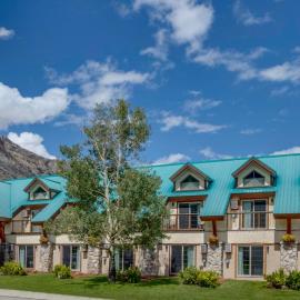 Waterton Glacier Suites, Hotel in Waterton Park