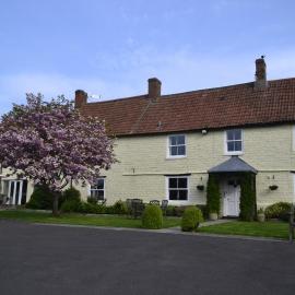 The Lawns Tea Room and B&B، فندق في Ashcott