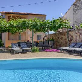 Charming villa Petroro with pool, 900m from the beach