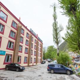 Jinjiang Inn Jiuzhaigou Scenic Resort, hotell i Tazang