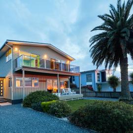 The Lookout, Spacious, Stunning Views - KK12632, hotel in Kaikoura