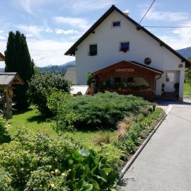 Apartma & Studio Pavla – hotel w mieście Spodnje Gorje