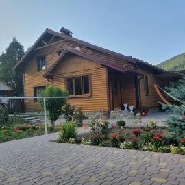 Emiliya, hotel in Tatariv