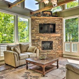 Renovated Home w/ Private Dock on Watauga Lake, hotel in Butler