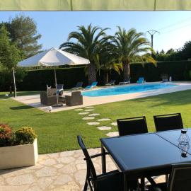 Charmante villa familiale, hotel v destinácii Vence