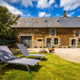 Les prairies du Mont - Le gite de La Chapelle, hôtel à Sougéal