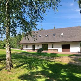 Holstre Paradiis, hotel di Holstre