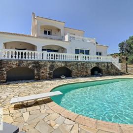 Seaview villa Marlau, хотел в Макинаджо