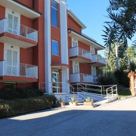 Appartamento IL POGGIO، فندق في Tortoreto Alto