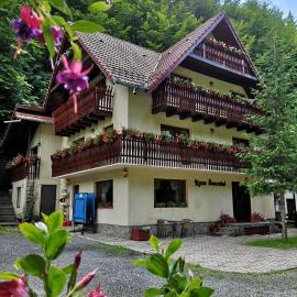 Raza Soarelui, hotel Felsőmoécsen