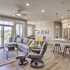 Winter Park Condo w/ Fireplace - 4 Mi to Slopes!, hotel u gradu 'Winter Park'