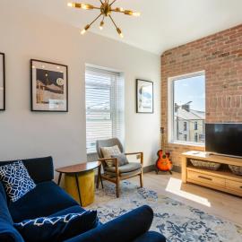 Macs Townhouse Dungarvan، فندق في دونغارفان