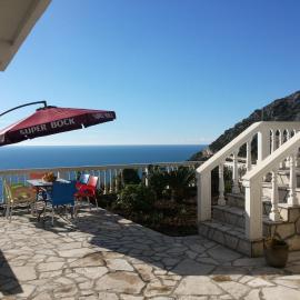 Apartments Dora, hotel in Dobra Voda