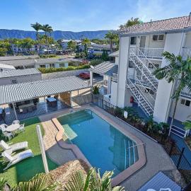 Cocos Holiday Apartments, hotel in Trinity Beach