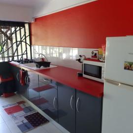 Appartement dans Villa avec jardin et piscine pour détente et évasion, hotel a Montjoly