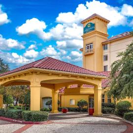 La Quinta by Wyndham Dallas North Central, отель в Далласе