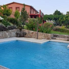 CASA RURAL LAS TRAVIESAS 2, hotel u gradu 'Candeleda'