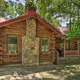 Peaceful Log Cabin Escape Near Table Rock Lake!