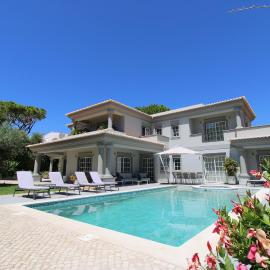 Charming Exceptional Golf Villa in Algarve, hotel em Faro