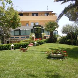 Hotel La Campagnola, хотел в Rotondi