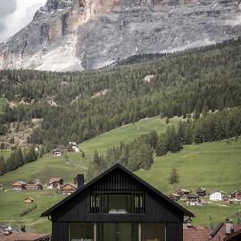 Larix Lodge, hotell i La Villa
