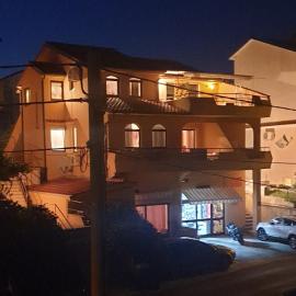 Apartments Damir 2838, hotell sihtkohas Lopar