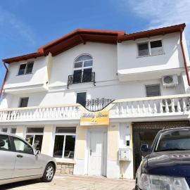 Holiday House Costinesti, hotel in Costinesti