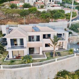 The best sea view in Madeira - Casa Farol, hotel in Fajã da Ovelha