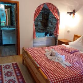 CABANUTE si CAMPING DRACULA, хотел в Căpăţîneni-Pămînteni