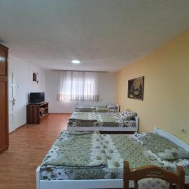 Caričin konak, Hotel in Peta