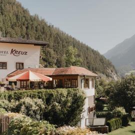 Hotel Kreuz, hotel v destinaci Pfunds