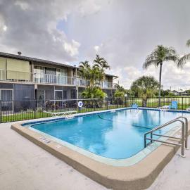 Condo w/ Pool Access < 4 Miles to Siesta Key Beach, hotel in Sarasota