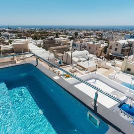 Lux house with outdoor jacuzzi and sea view in Santorini