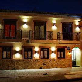 Apartamentos Turisticos Mirayuste, hotel v destinácii Guadalupe