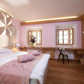 Škrabčeva domačija – hotel w mieście Ribnica