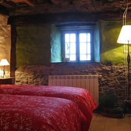 Casa Rural Sobre Fábulas, hotel in Prádena de Atienza