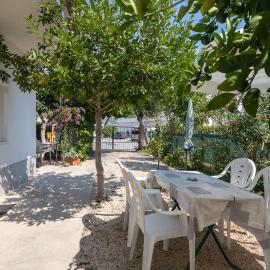 Apartments near beach Babic