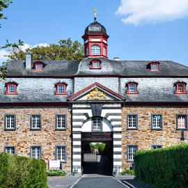 Schloss Hotel Burgbrohl, хотел в Burgbrohl