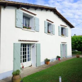 AU COEUR DU MARAIS, hotel in Saint-Hilaire-la-Palud