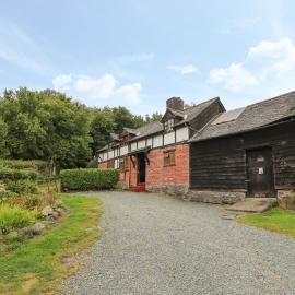 Caerau Farm House, hotel in Llanidloes