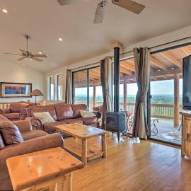 Overgaard Cabin w/ Pool Table & Incredible View