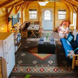 Paradise Valley Cabin by Chico & Yellowstone Park!, Hotel in Livingston