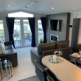 Lola Lodge - Luxury Hot Tub Retreat, hotel a Newton on the Moor